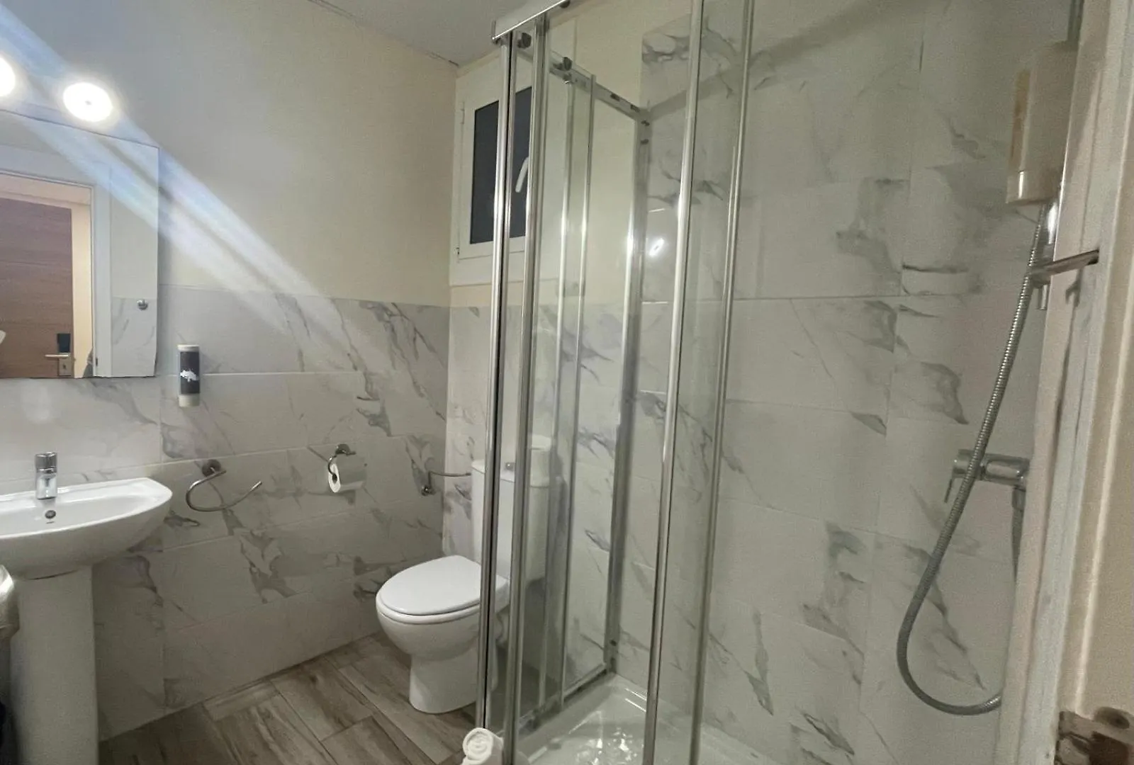 ** Pensjonat Hostal Balmes Centro Barcelona Hiszpania