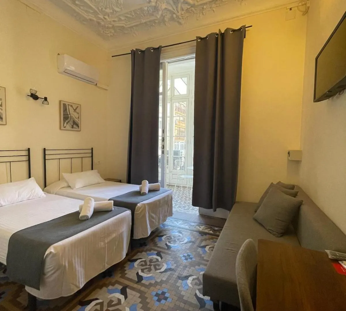 Hostal Balmes Centro Barcelona