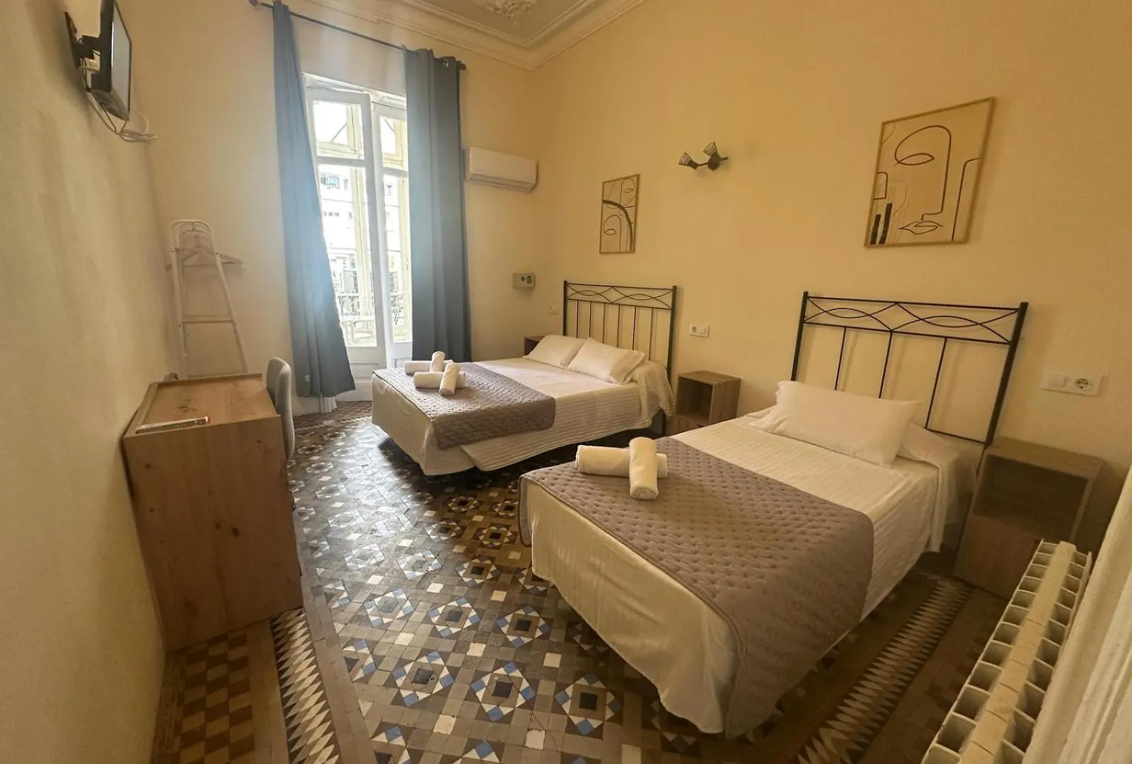 Hostal Balmes Centro Barcelona 2*,