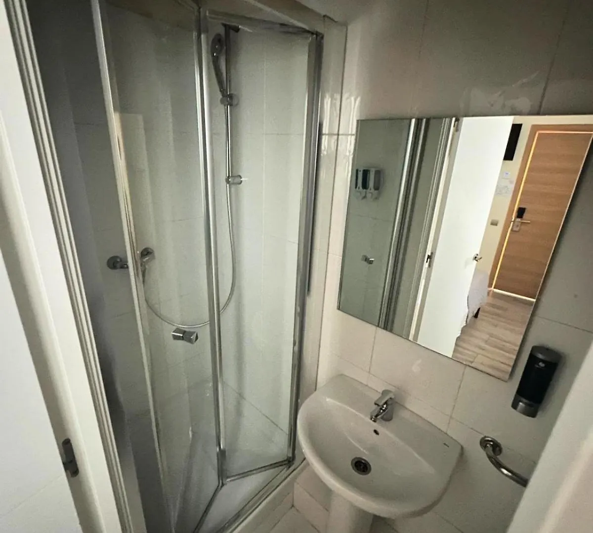Hostal Balmes Centro Barcelona Pensjonat