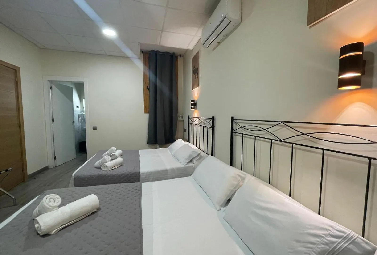 Hostal Balmes Centro Barcelona 2*,