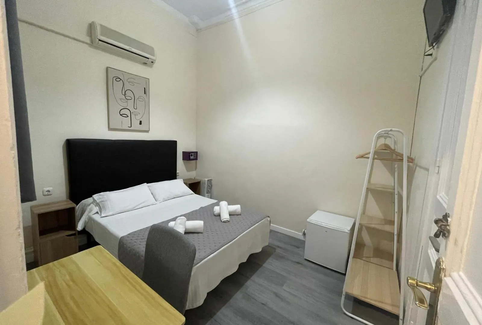 Hostal Balmes Centro Barcelona