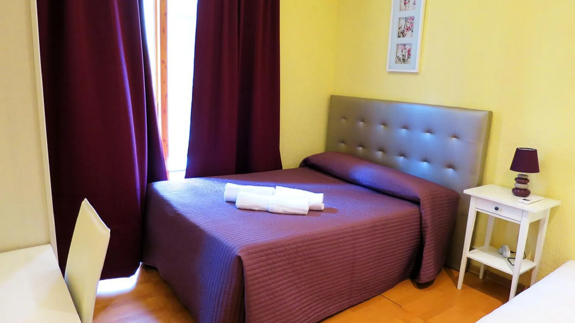 Hostal Balmes Centro Barcelona 2*,  Spain