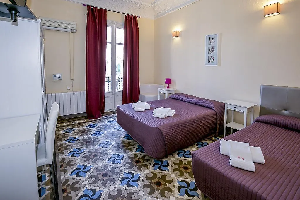 Guest house Hostal Balmes Centro Barcelona