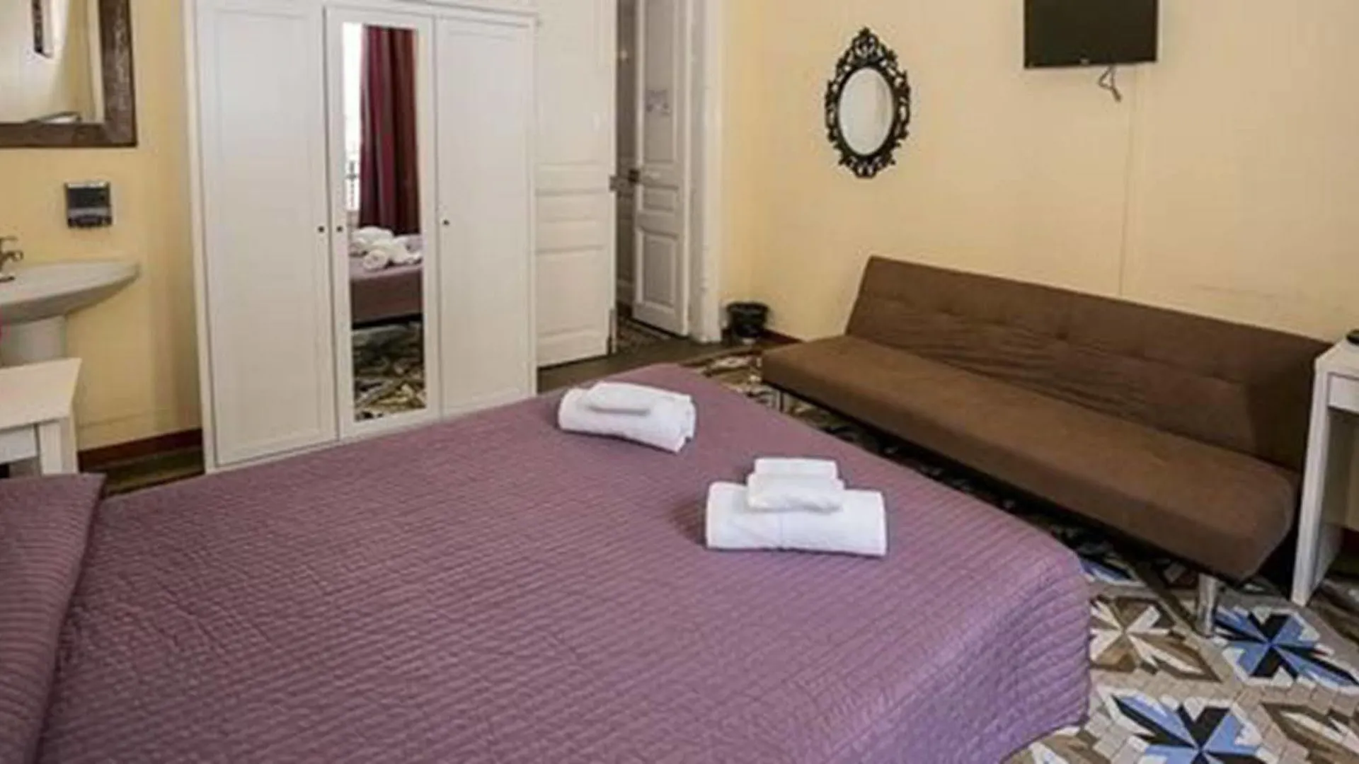 Hostal Balmes Centro Barcelona