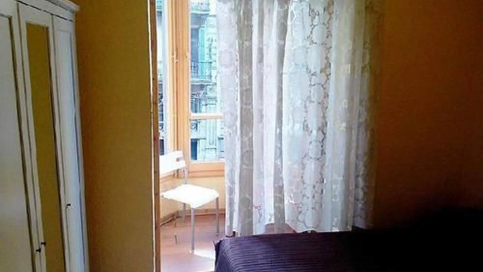 Hostal Balmes Centro Barcelona 2*,