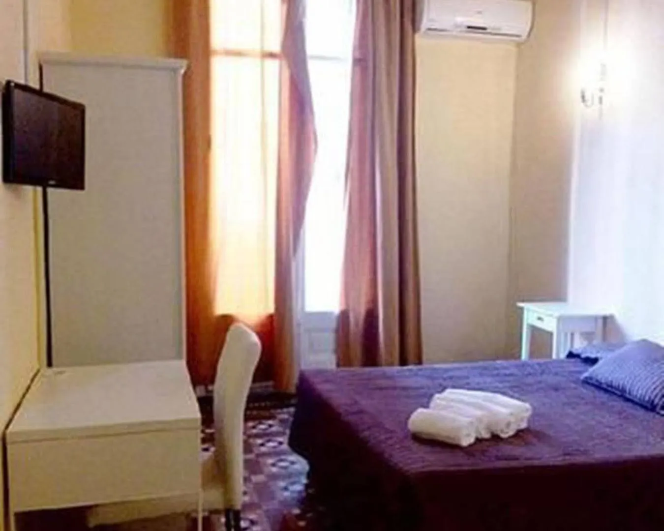 Hostal Balmes Centro Barcelona Guest house